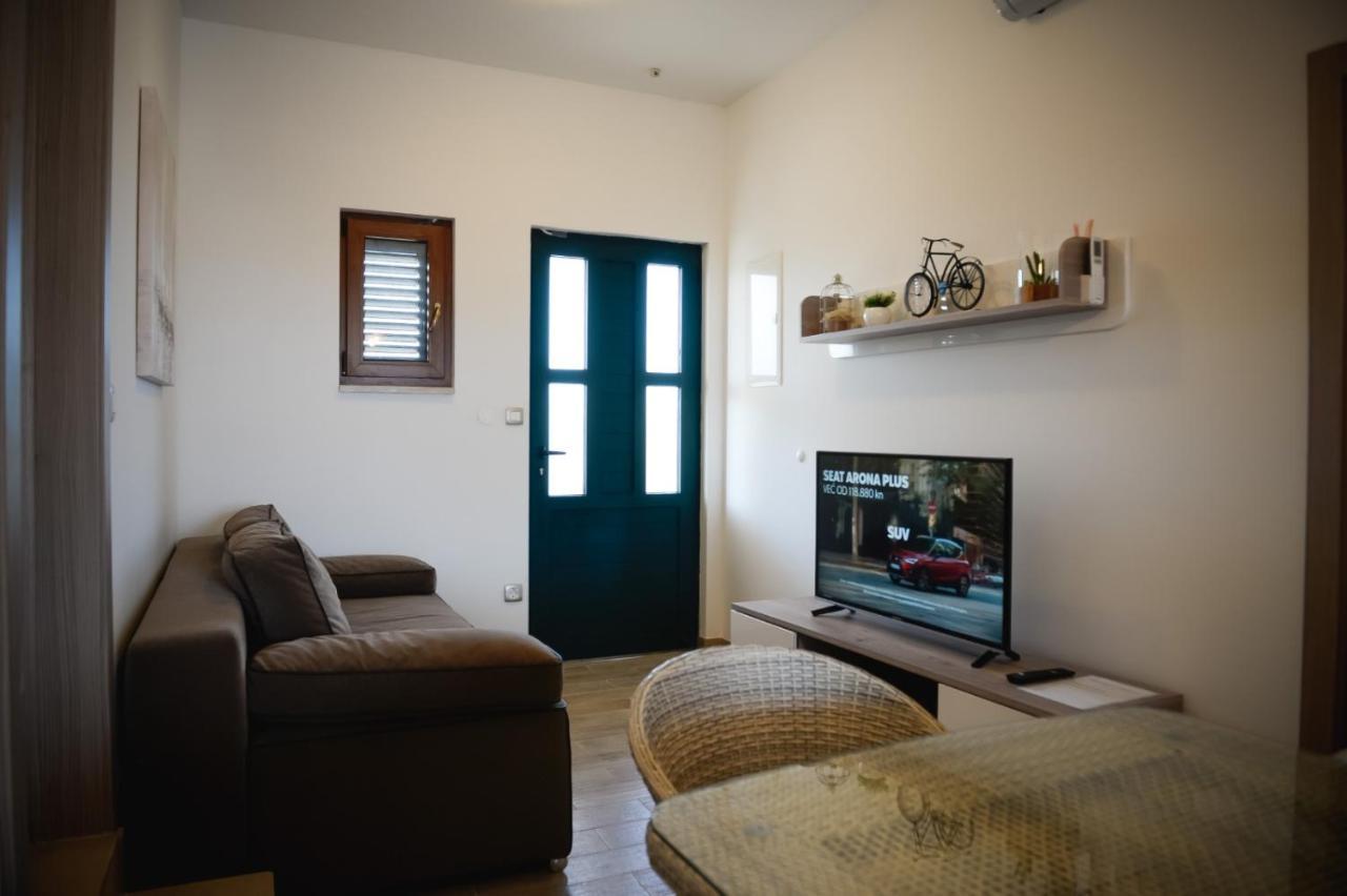 Apartment Markioli Povlja  Ngoại thất bức ảnh