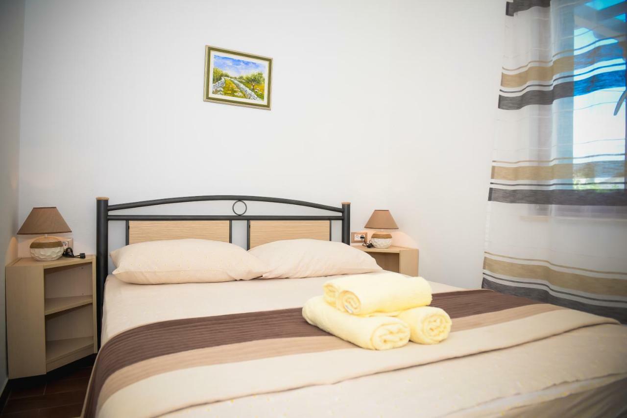 Apartment Markioli Povlja  Ngoại thất bức ảnh