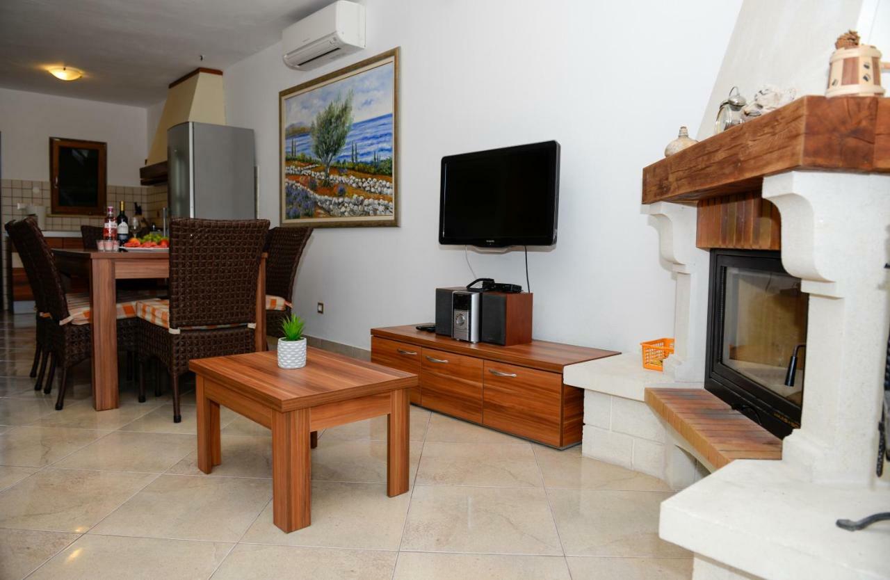 Apartment Markioli Povlja  Ngoại thất bức ảnh