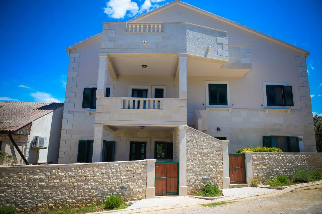Apartment Markioli Povlja  Ngoại thất bức ảnh